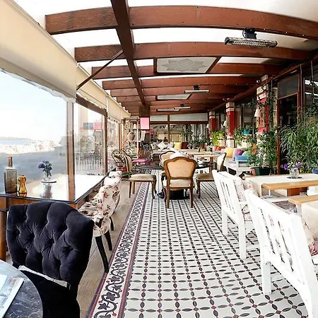 Otel Pera 3*