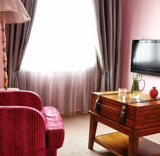 Pera מלון אורלה