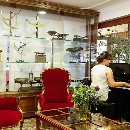 酒店 Pera 乌尔拉